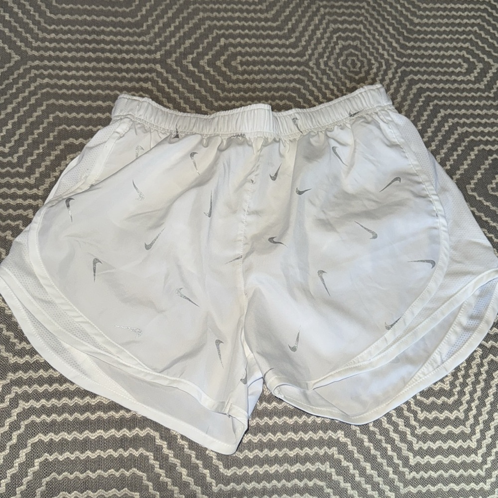 3 Under Armour Shorts and 1 Nike shorts - Picture 2 of 6
